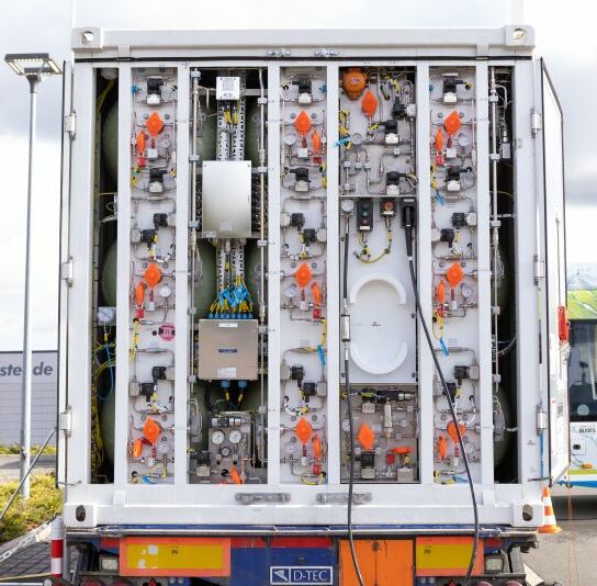 Mobile Wasserstofftankstelle von Westfalen AG in Kooperation mit NanoSun