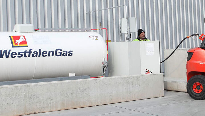 Treibgas für Industrie und Handwerk. Staplerbetankung mit Flüssiggas