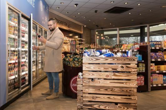 Foto 2: Die Station in Moers präsentiert sich in einem frischen Look und bietet mit dem neuen Foodvenience-Konzept auch eine große Auswahl an gekühlten Getränken.