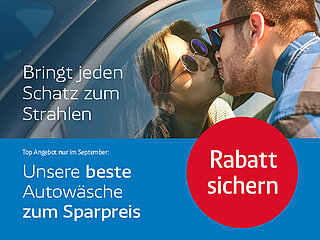 Waschaktion-Banner Autowäsche, Frau im Auto küsst man durchs Fenster