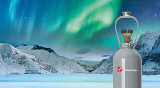Westfalen Kältemittelflasche vor Polarlichtern