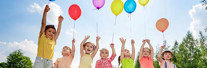 Ballongas _ Kinder mit Ballons