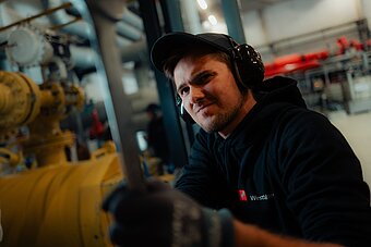 Westfalen Mitarbeiter in Produktionshalle