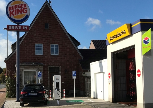 Vor kurzem wurde die Westfalen Tankstelle Nielsch in Ahaus mit einer Schnellladesäule ausgestattet. 