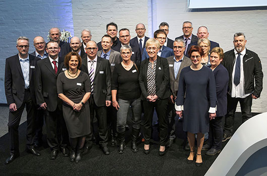 Vorstandsmitglied Dr. Meike Schäffler (1. Reihe, rechts) mit den Jubilaren der Westfalen Gruppe. (Foto: Westfalen Gruppe)