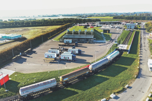 Foto 4: Das Flüssiggastanklager im Rheinhafen Krefeld ging 2021 in Betrieb; Versorgungssicherheit mit Flüssiggas (LPG) ist damit gewährleistet.